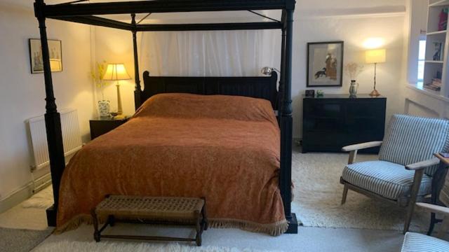 Пансион The Totnes Guest House. Upstairs At Zappa S