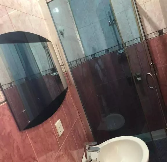 Royal Kamak Hotel Tema