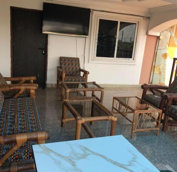 Royal Kamak Hotel Tema