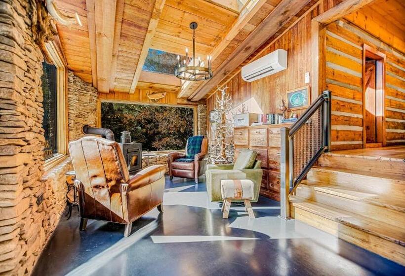 Wagon Gap Trail: Lodge Lórien