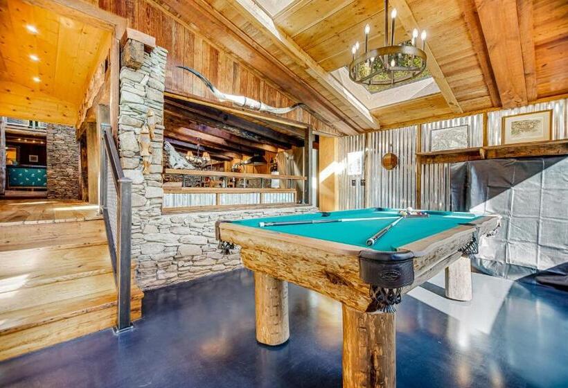 Wagon Gap Trail: Lodge Lórien