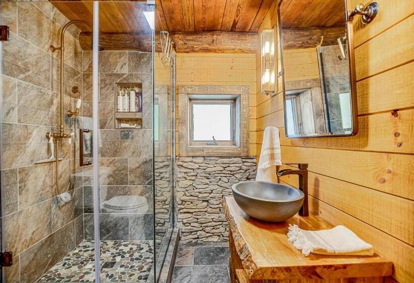 Wagon Gap Trail: Lodge Lórien