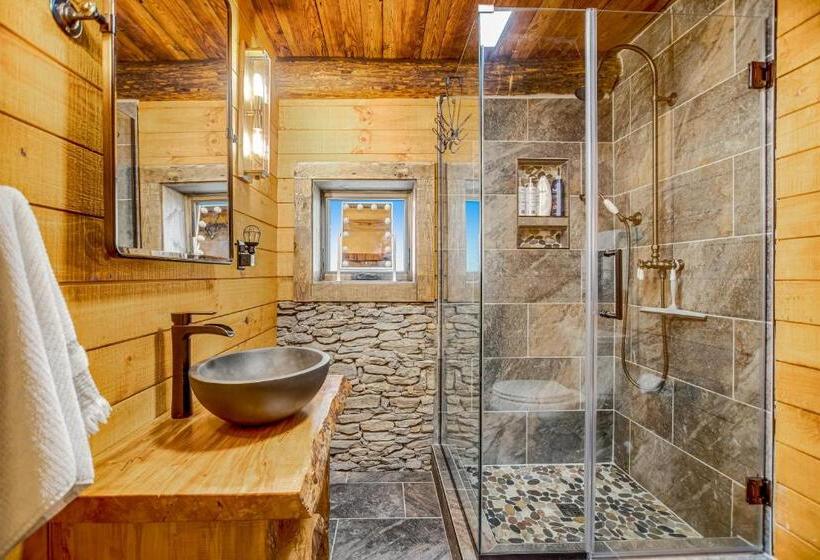 Wagon Gap Trail: Lodge Lórien