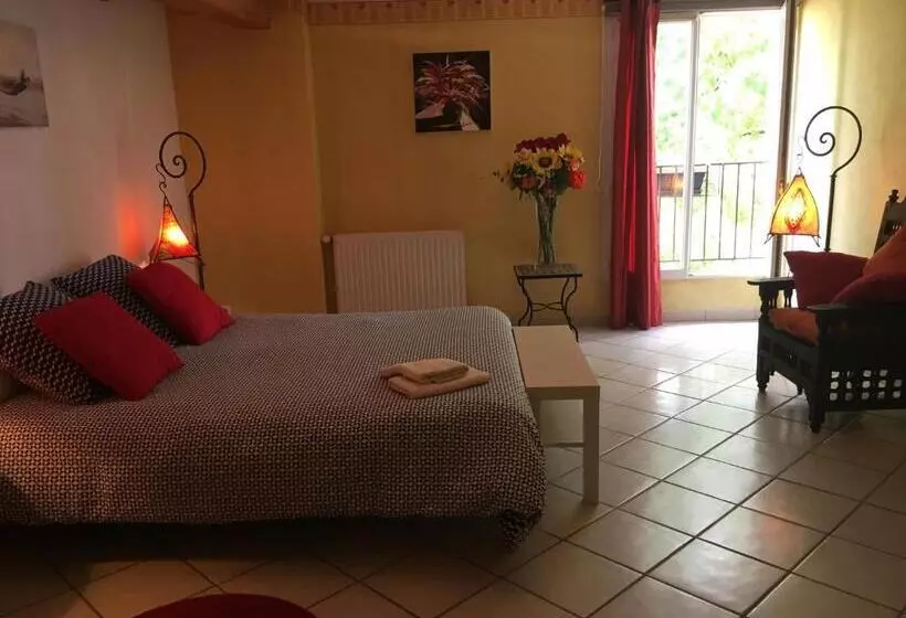 Aamiaismajoitus (B&B) La Closerie Du Chêne Bleu