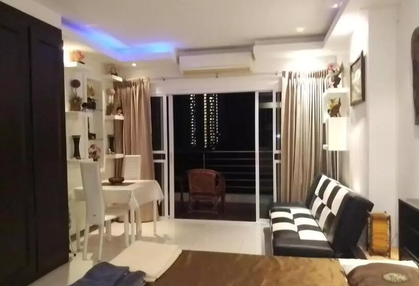 Hotelli Apartments Sea View Wongamat Privacy Condo