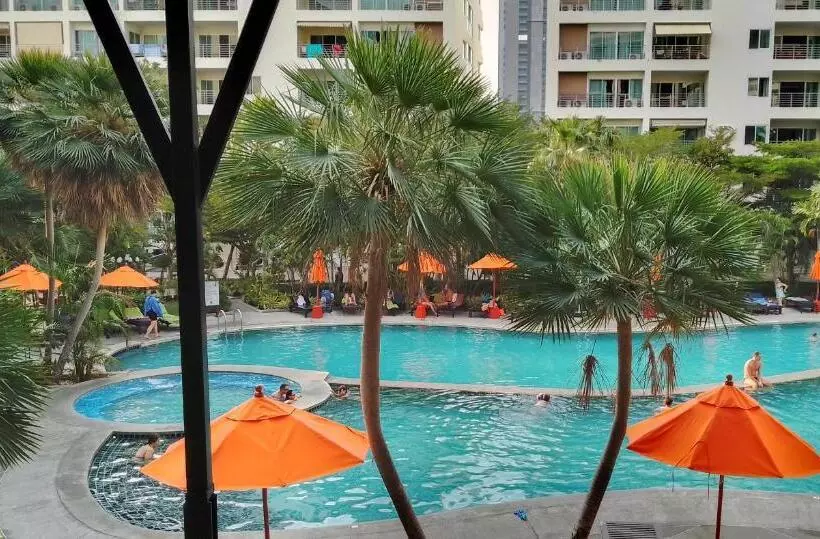 Hotelli Apartments Sea View Wongamat Privacy Condo