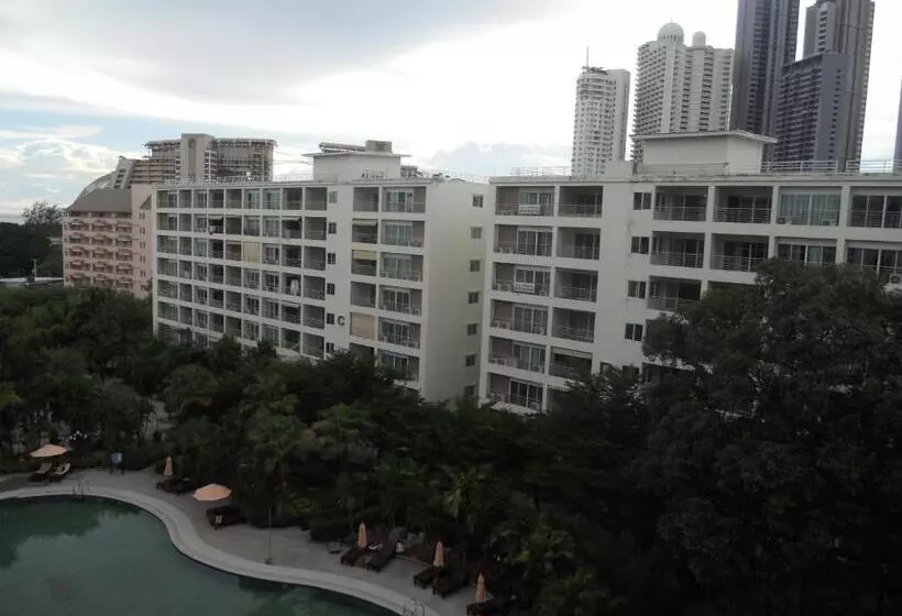 Hotelli Apartments Sea View Wongamat Privacy Condo