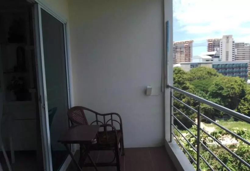 Hotelli Apartments Sea View Wongamat Privacy Condo