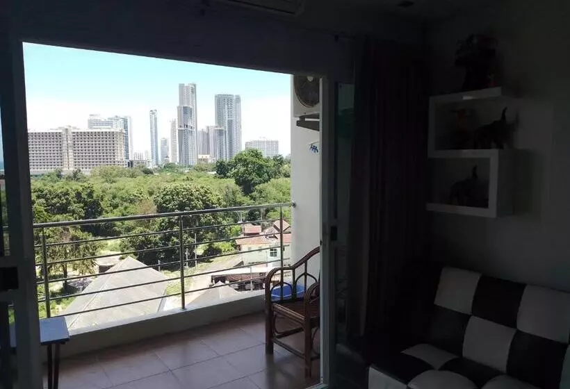 Hotelli Apartments Sea View Wongamat Privacy Condo