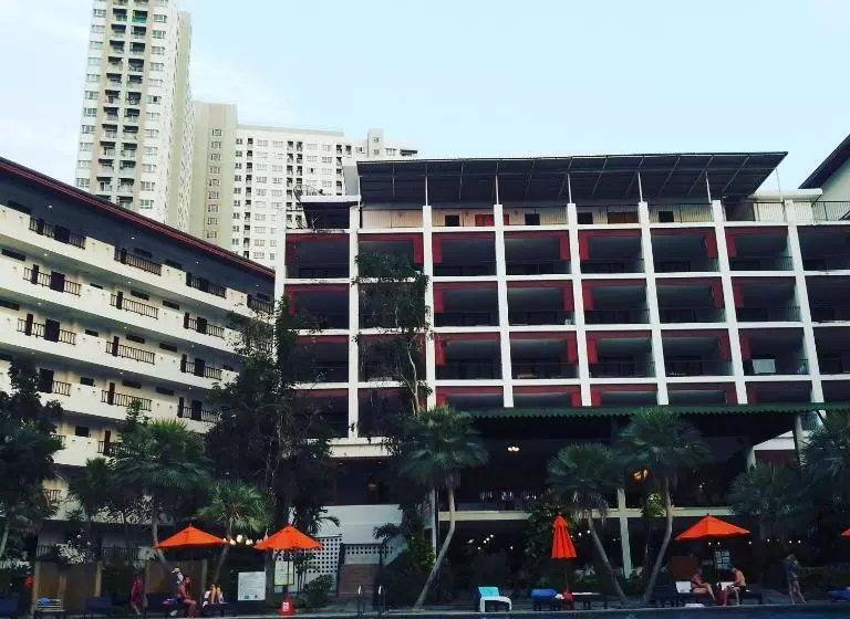 Hotelli Apartments Sea View Wongamat Privacy Condo