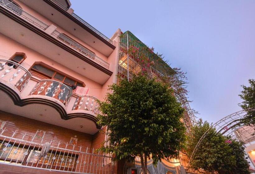 Hotell Oyo Kapoor Villa