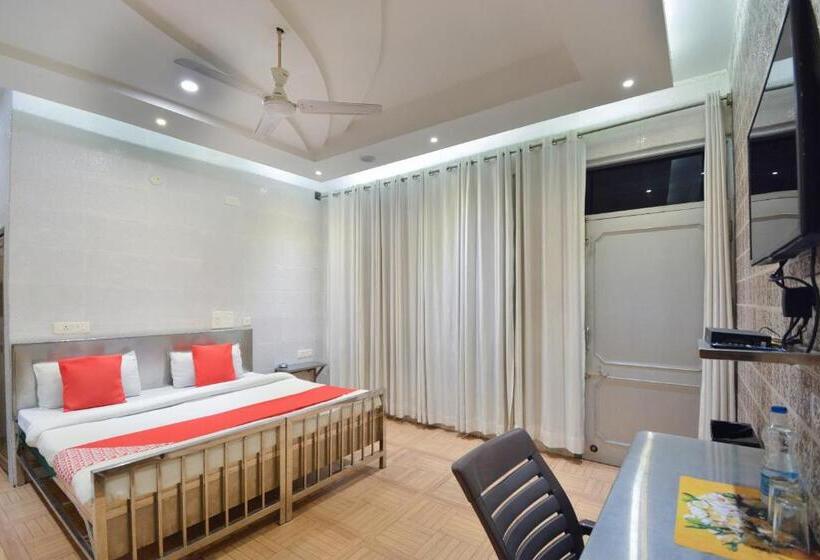 Hotell Oyo Kapoor Villa
