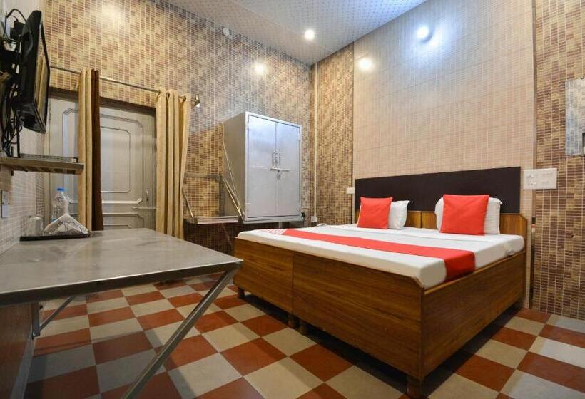 Hotell Oyo Kapoor Villa