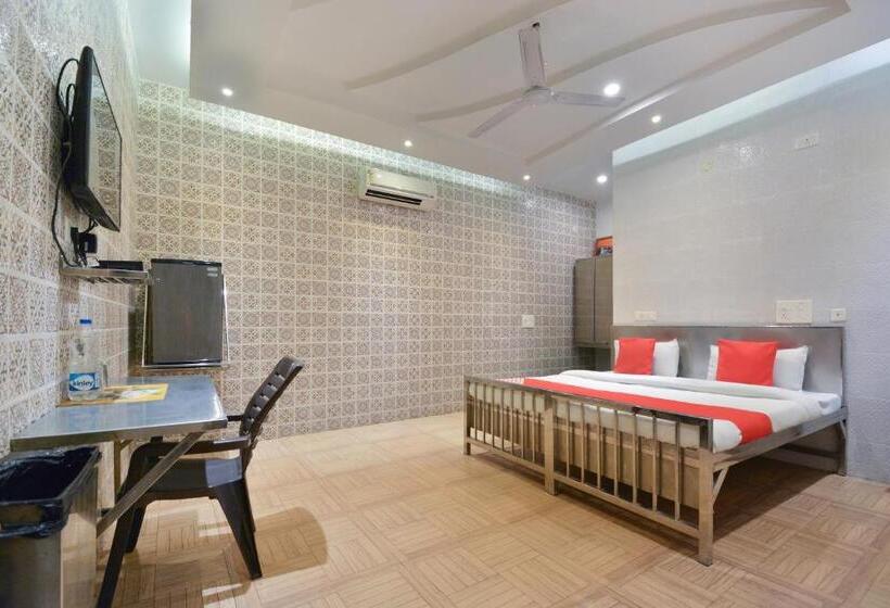 Hotell Oyo Kapoor Villa