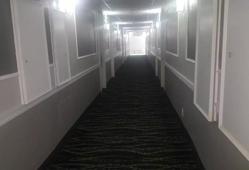 Hotelli Regency Inn & Suites