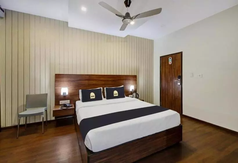 ホテル Townhouse Oak Passport Inn