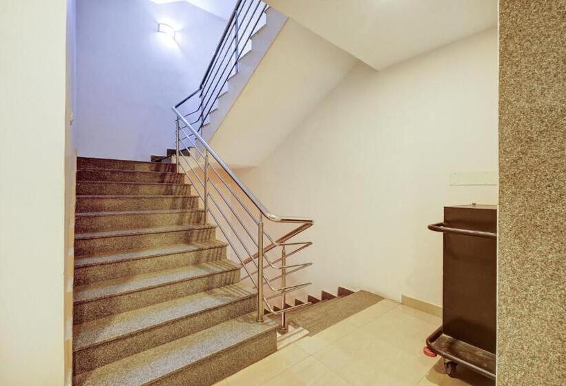 هتل Townhouse Oak Passport Inn