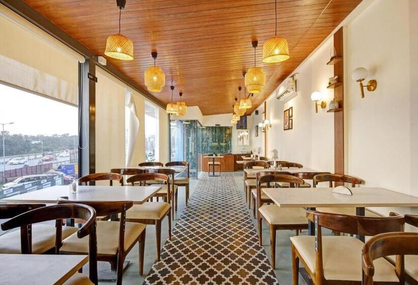 هتل Townhouse Oak Passport Inn