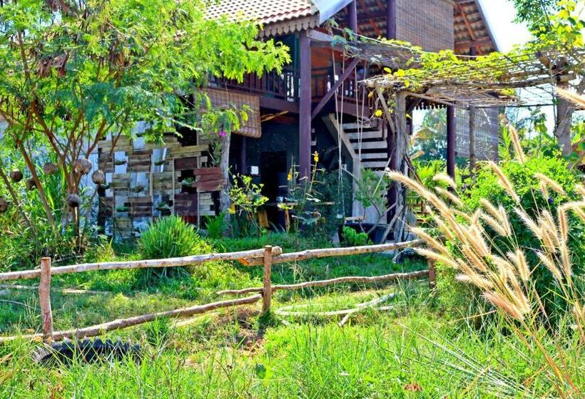 Отель Urban Farmhouse