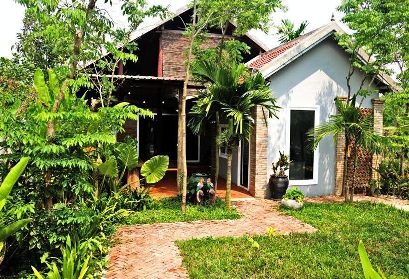 Отель Urban Farmhouse