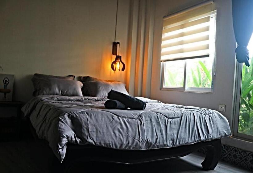 Отель Urban Farmhouse