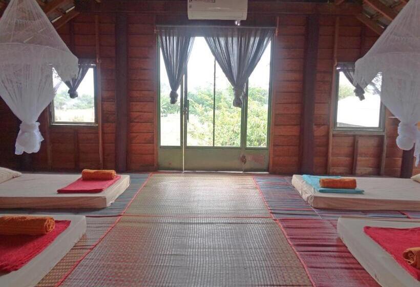 Отель Urban Farmhouse