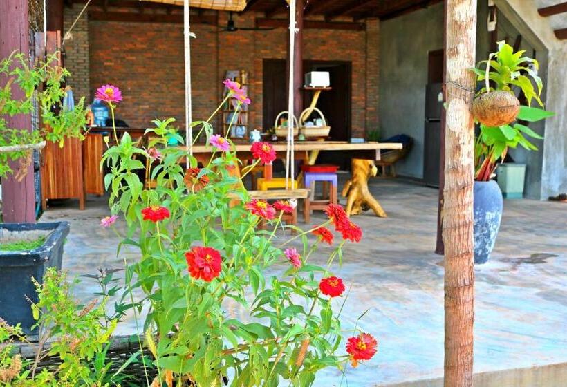 Отель Urban Farmhouse