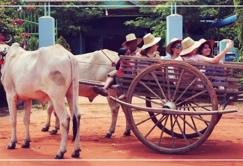 Отель Urban Farmhouse