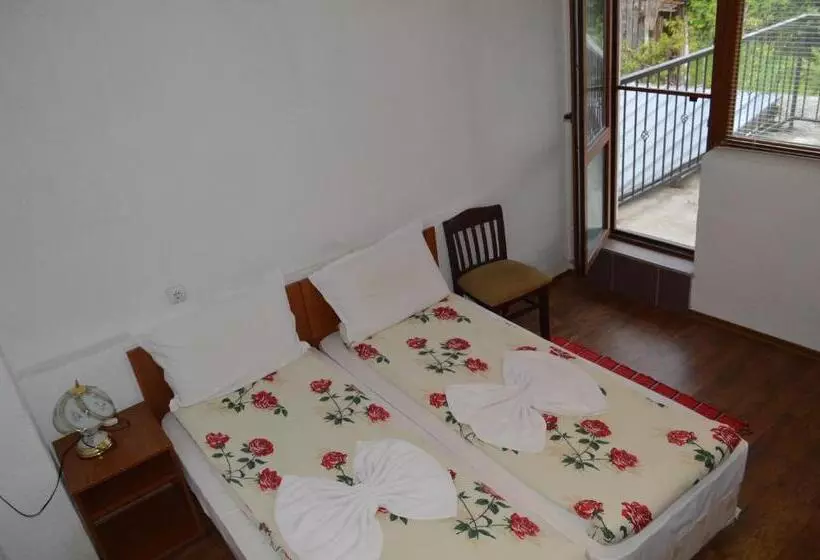 ペンション Baba Dora Guesthouse