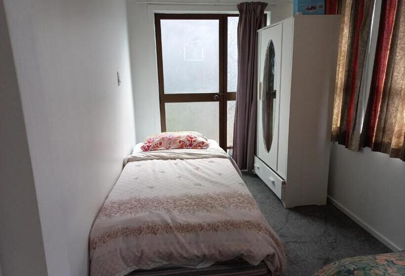 פנסיון Central Holiday Home