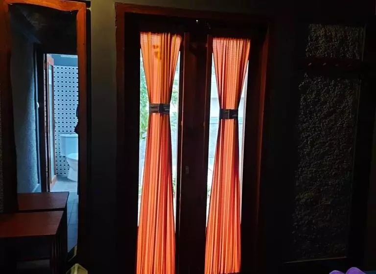 Pensió E2 Guest House