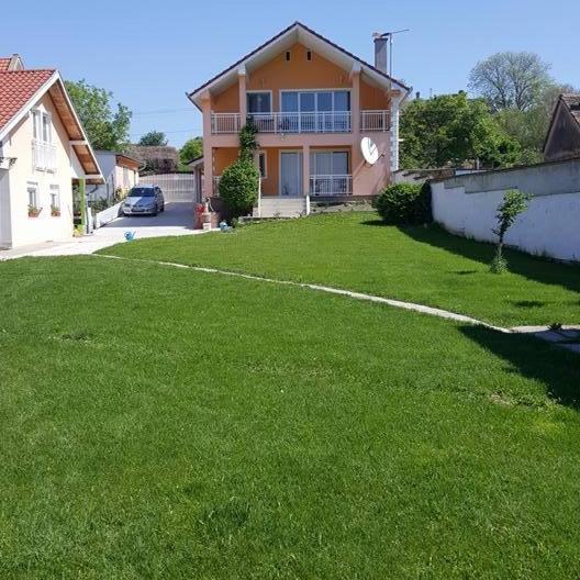 پانسیون Guesthouse Rebel