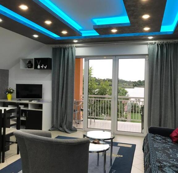 پانسیون Guesthouse Rebel