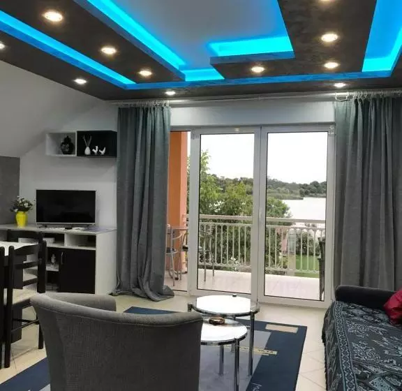 پانسیون Guesthouse Rebel