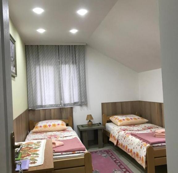 پانسیون Guesthouse Rebel