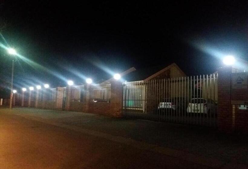 ペンション Mgh Guest House Klerksdorp