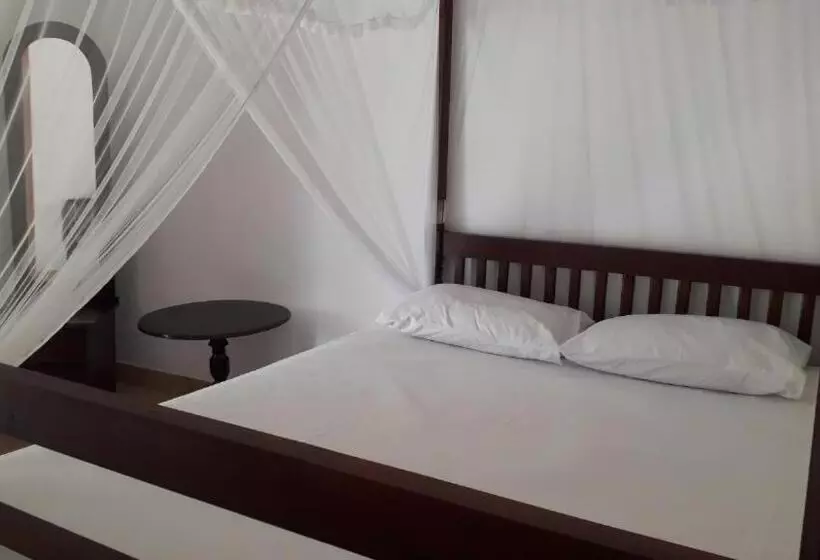 Majatalo Sun And Surf Rest