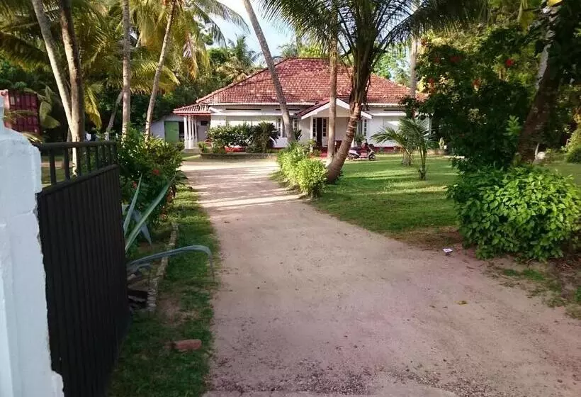 Majatalo Sun And Surf Rest