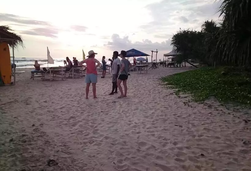 Majatalo Sun And Surf Rest