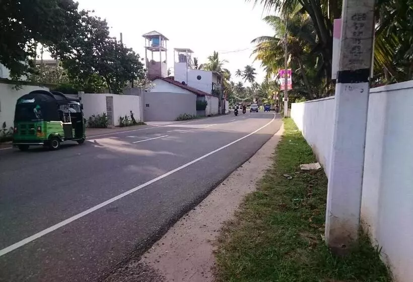 Majatalo Sun And Surf Rest