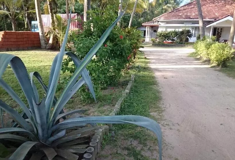 Majatalo Sun And Surf Rest