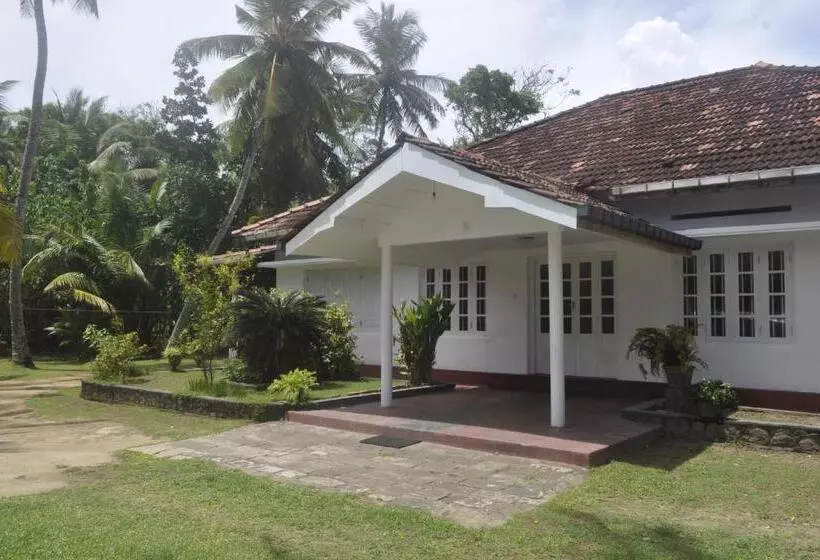 Majatalo Sun And Surf Rest