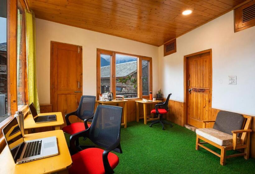 Robinhood Travel Hostel