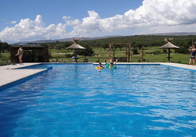 فندق صغير Wayra Pampa Posada & Aparts