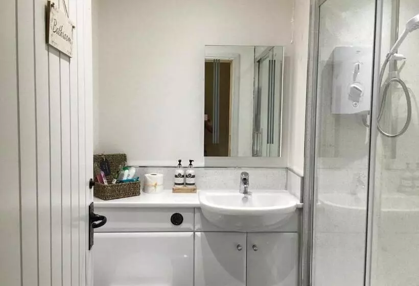 تختخواب و صبحانه Fernwood