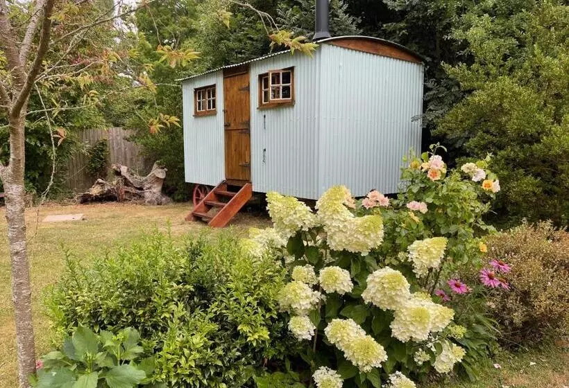 تختخواب و صبحانه Fernwood