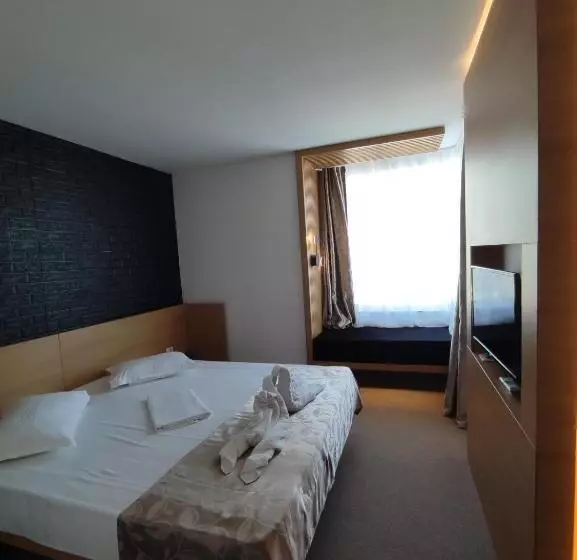 Complex Hotelier Steaua De Mare   Hotel Delfinul