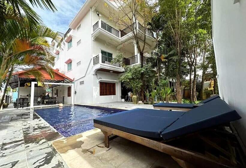 בית מלון כפרי The One By Nika