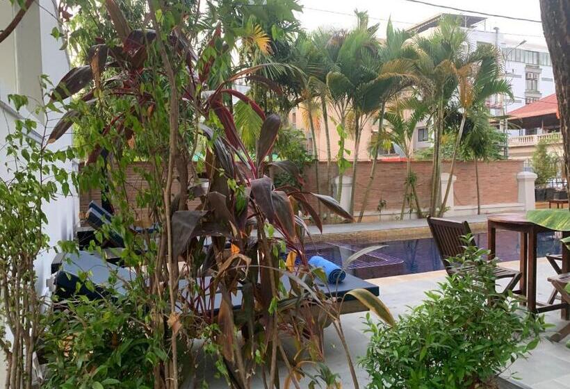 בית מלון כפרי The One By Nika