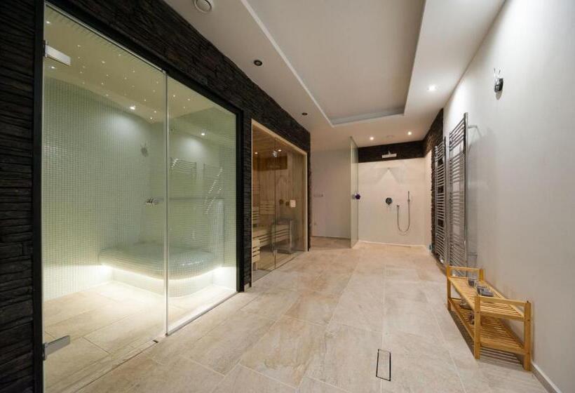 Majatalo Four Seasons In Benecko